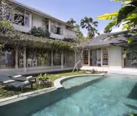 Villa Sky Li, Vue de la Villa de la piscine
